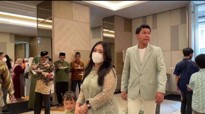 potret Lala kondangan (dok. youtube.com/Queen Lala)