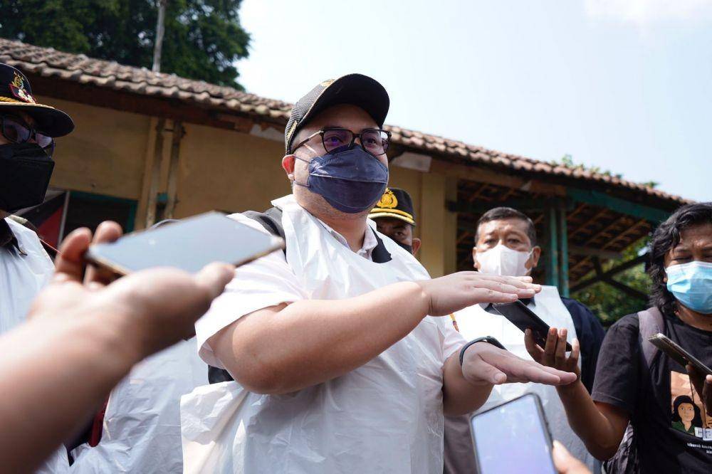 Bupati Hanindhito Himawan Pramana bersama Forum Koordinasi Pimpinan Daerah (Forkopimda) Kabupaten Kediri mendatangi Pasar Hewan Pare untuk berdialog dengan pedagang sapi, Senin (23/5/2022). (Dok. Kediri)