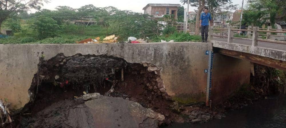 Tanggul Penahan Banjir Kota Tangerang Jebol, Warga Harap-Harap Cemas