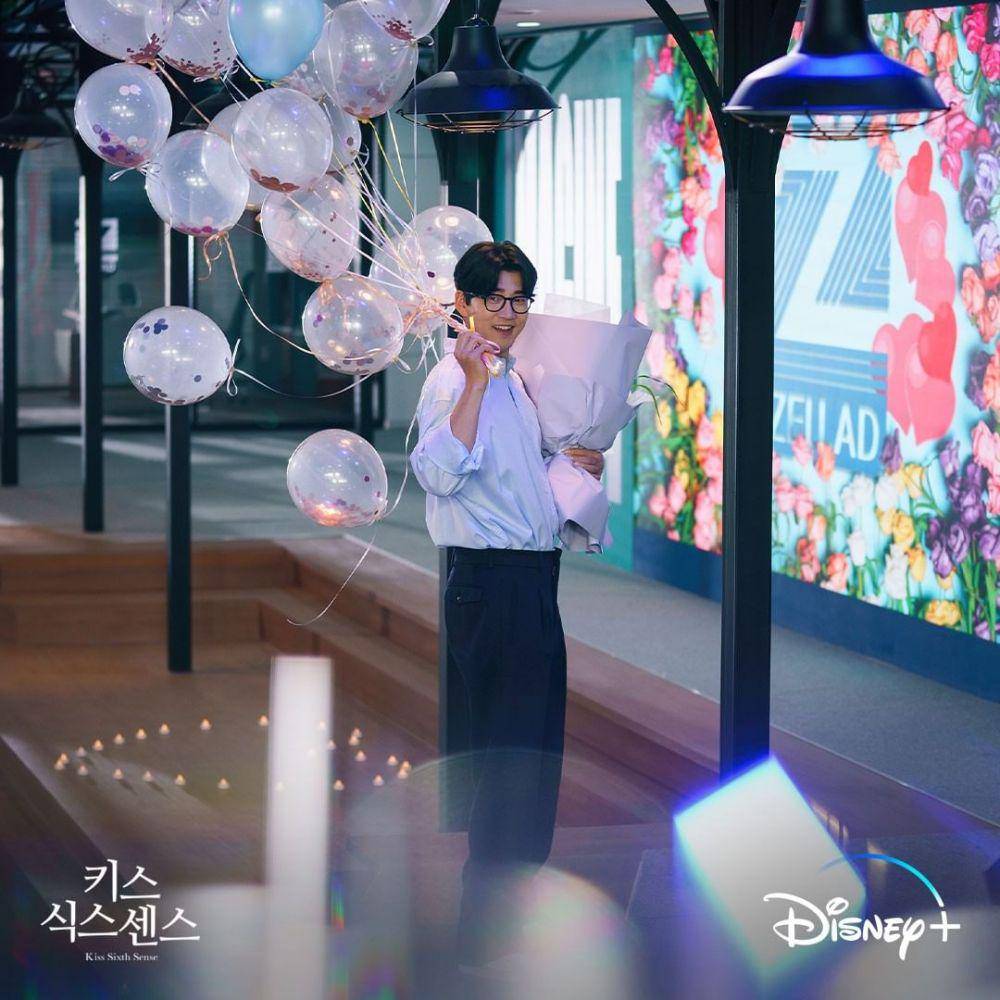 Yoon Kye Sang di Kiss Sixth Sense (instagram.com/disneypluskr)