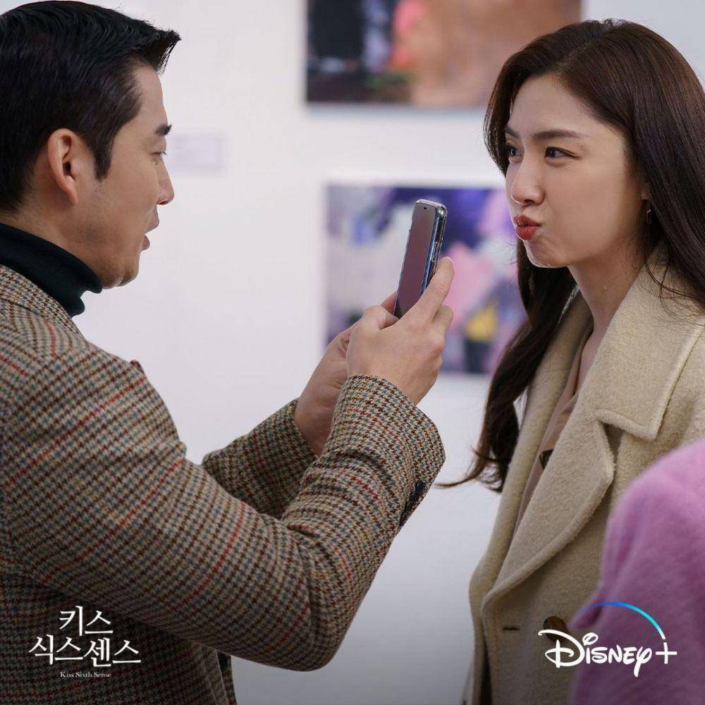 Yoon Kye Sang dan Seo Ji Hye di Kiss Sixth Sense (instagram.com/disneypluskr)