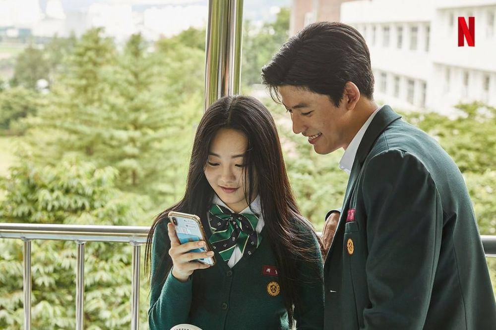 Cho Yi Hyun dan Lomon di balik layar All of Us Are Dead (instagram.com/theswoonnetflix)