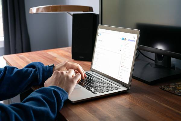 Menjadi blogger sebagai ide bisnis digital (unsplash.com/justin_morgan)