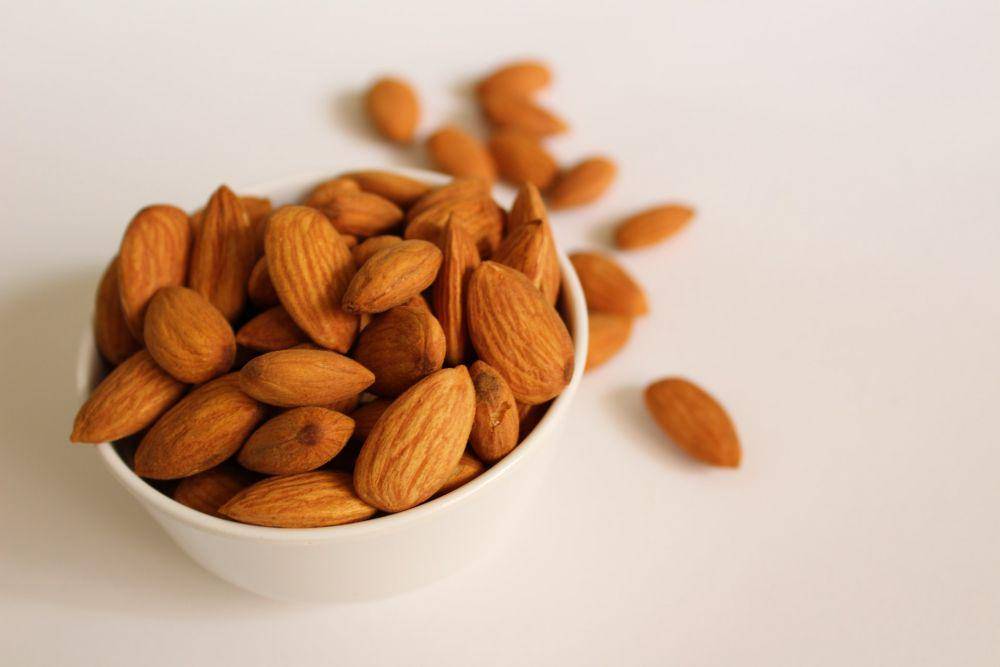 ilustrasi almond (unsplash.com/Mockupo)