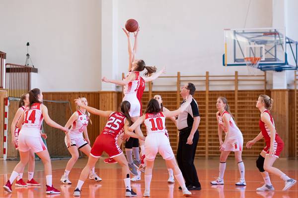 Perbedaan bola tangan dan bola basket berdasarkan durasi permainan (pexels.com/img_1979-379280)