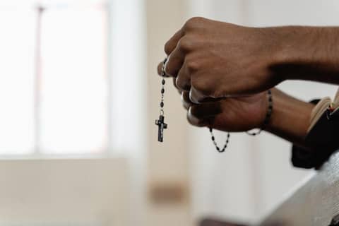 5 Perintah Gereja Katolik, Pelengkap dari Perintah Allah | IDN Times