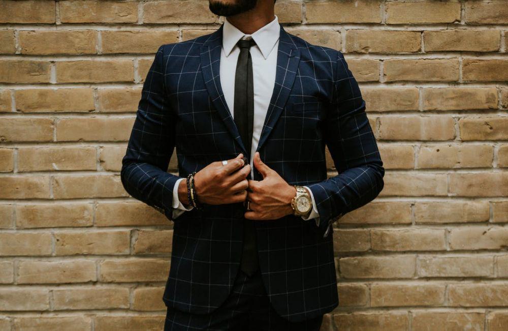 7 Ide Outfit Kerja Pria yang Bikin Terlihat Menawan, Keren!