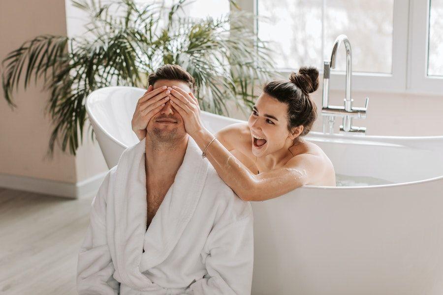 10 Tips Bercinta di Kamar Mandi agar Seks Tetap Aman dan Nyaman