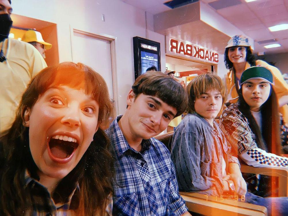 12 Potret Keseruan di Balik Layar Stranger Things Season 4, Klop!
