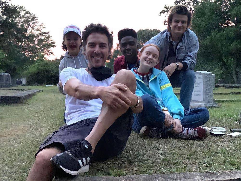 potret kebersamaan pemeran serial Stranger Things Season 4 (instagram.com/slevydirect)