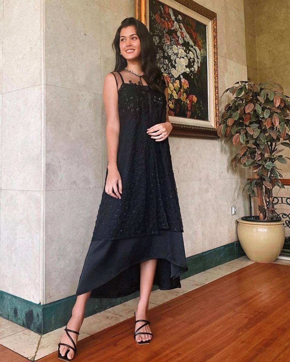 Dress Brokat hingga OOTD Couple Warna Hitam (instagram.com/rebeccatamara)