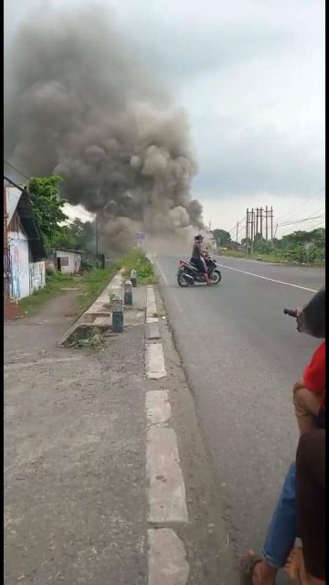 Tangkapan layar video asap dari bawah Jembatan Ngujang Tulungagung