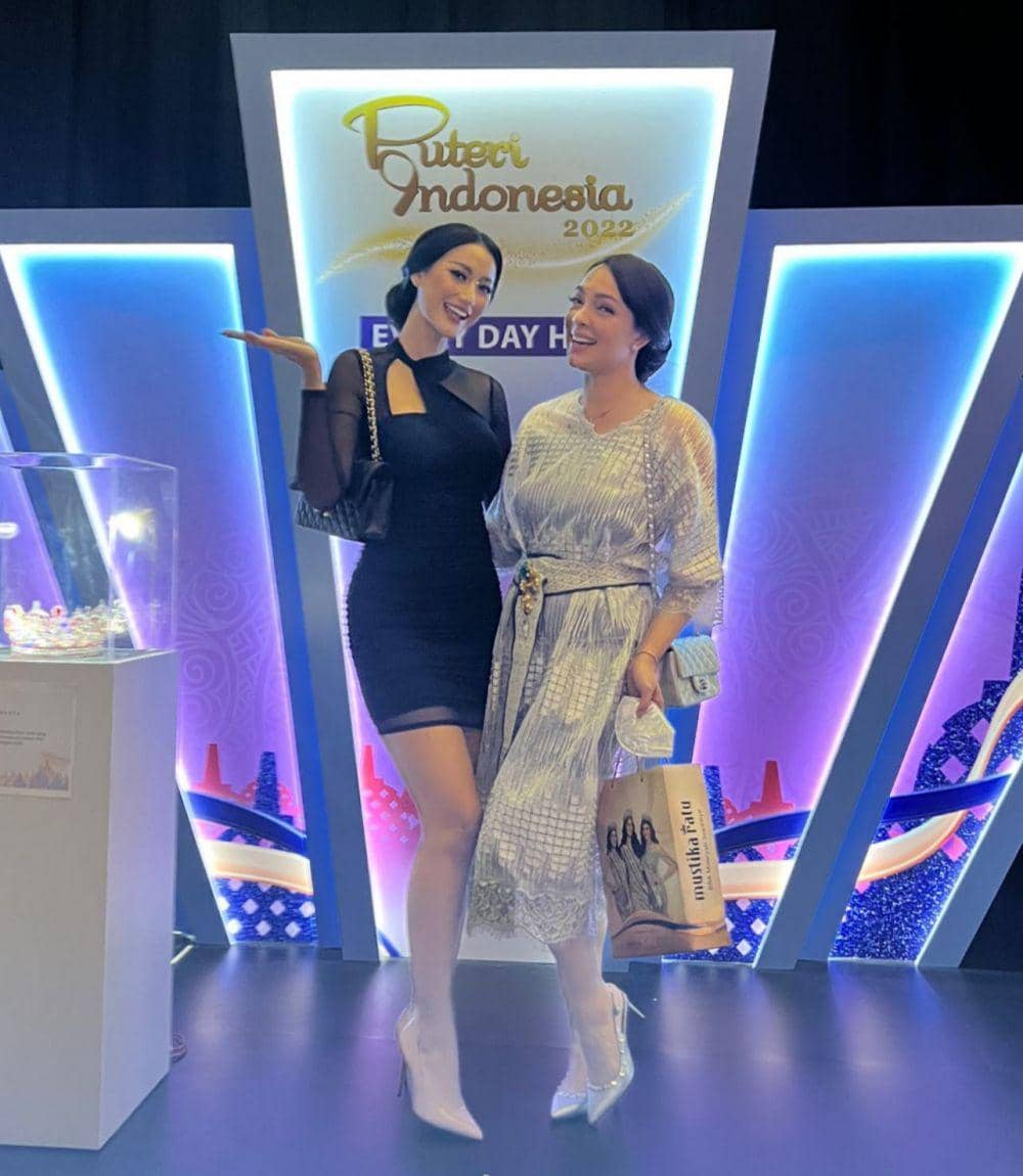 Potret Alumni Puteri Indonesia di malam Grand Final Puteri Indonesia 2022 (Instagram.com/reisabrotoasmoro)