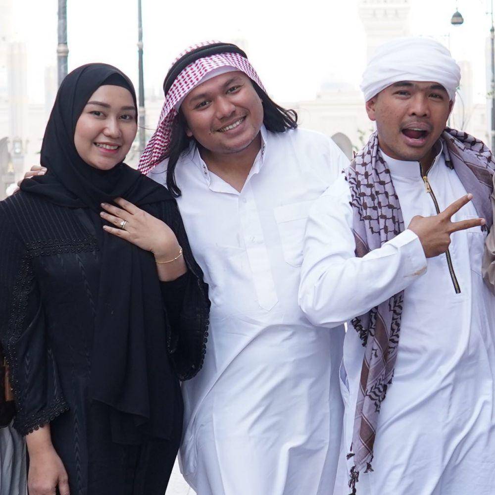 potret kompak Keanu bareng artis Indonesia (instagram.com/keanuagl)