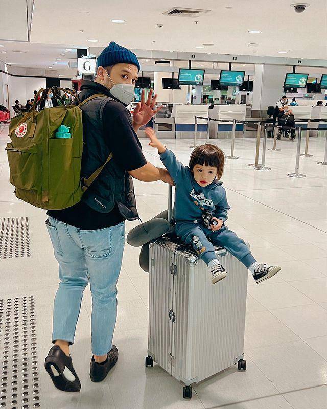 Suami dan putra Acha Sinaga (instagram.com/achasinaga)