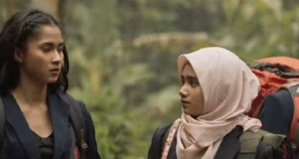 Ayu dan Nur ( Dok. MD Pictures / KKN di Desa Penari )