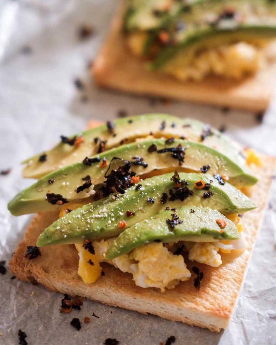 Avocado toast (instagram.com/hippieshooray)