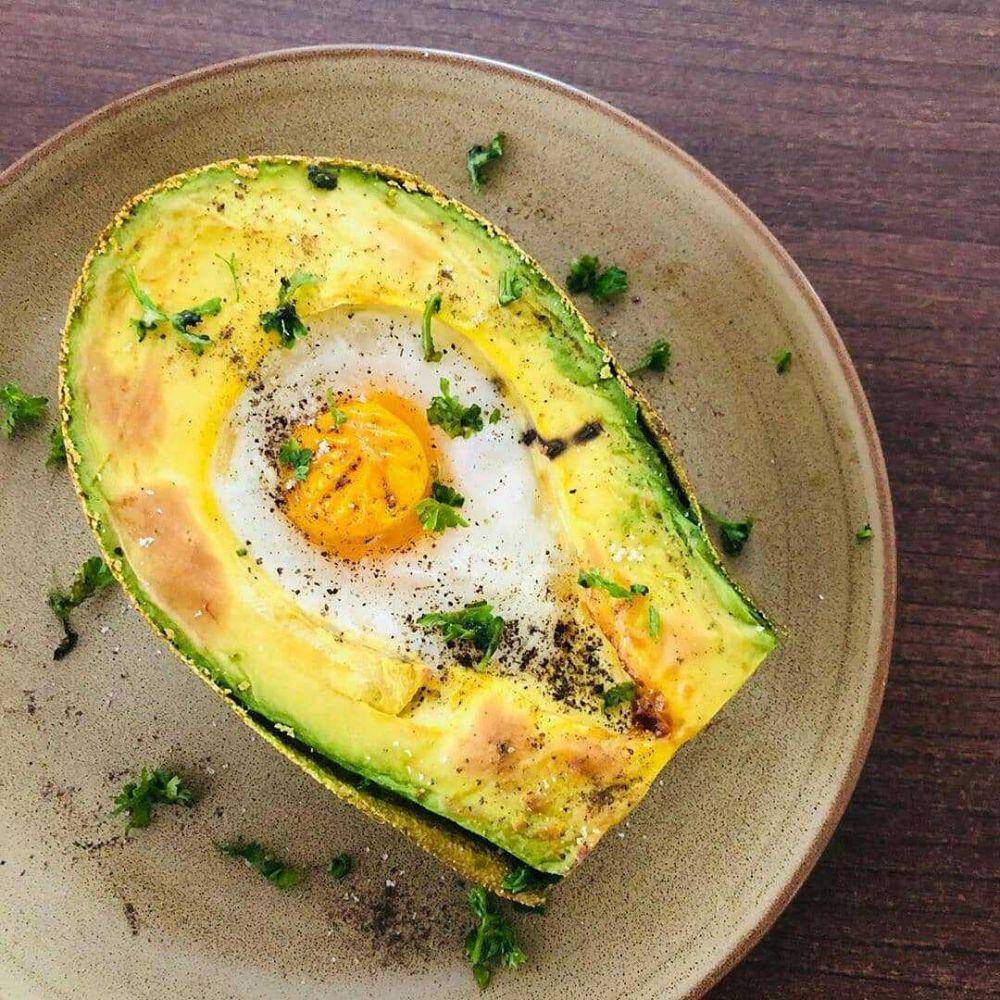 Alpukat telur panggang (instagram.com/iindapur)