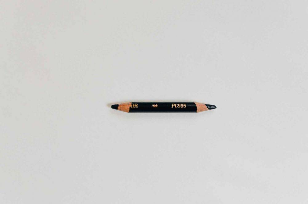 ilustrasi pensil (unsplash.com/@kellysikkema)