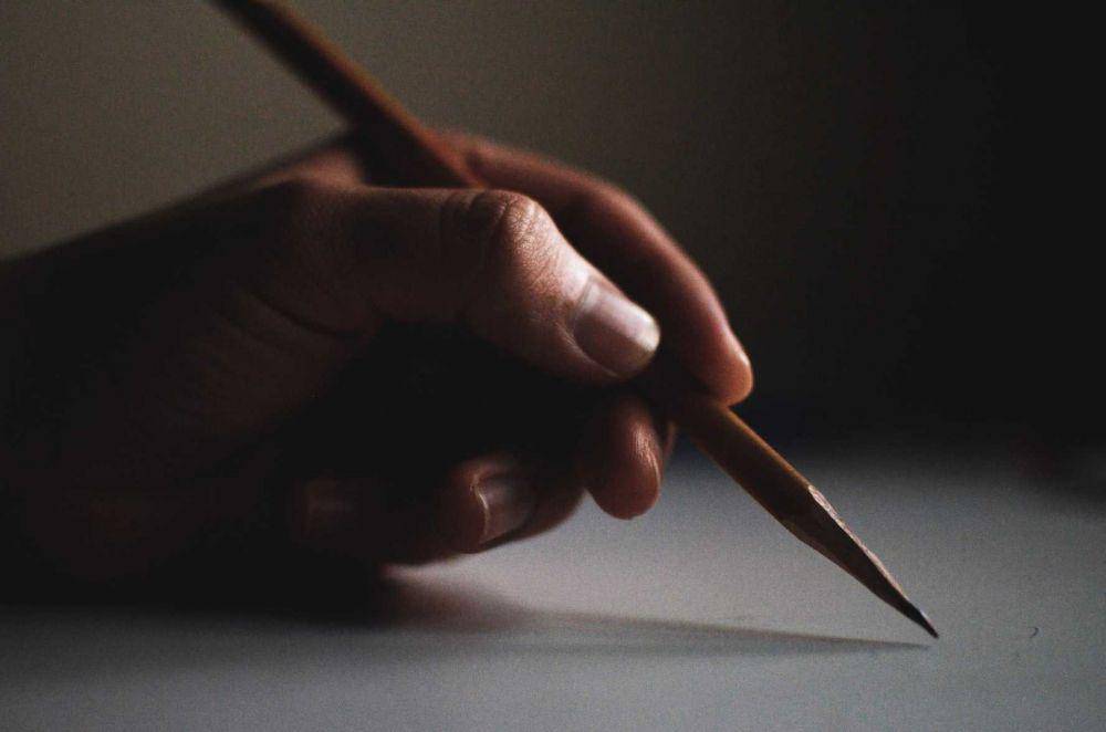 ilustrasi pensil (unsplash.com/@samr1os_official)
