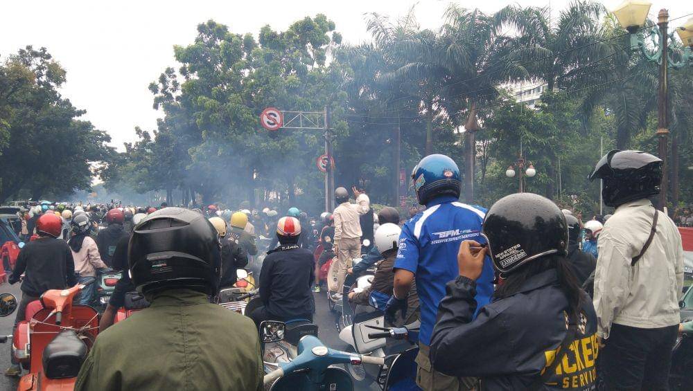 Riding scooters JMMD 2022. IDN Times/Rivera Jesica Souisa