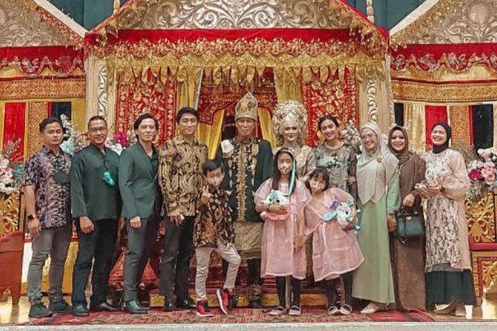 10 Potret Tamu Artis di Pernikahan Juliana Moechtar dan Nurwahyudi