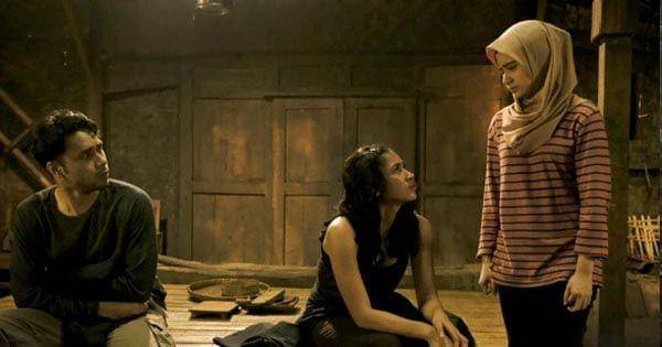 Nur membongkar perbuatan Ayu dan Bima ( Dok. MD Pictures / KKN di Desa Penari )