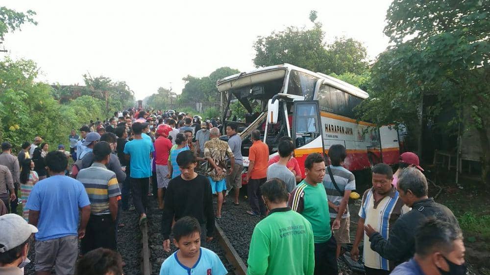 Laka Maut Bus Vs Kereta Api di Tulungagung, Sopir Dituntut Setahun