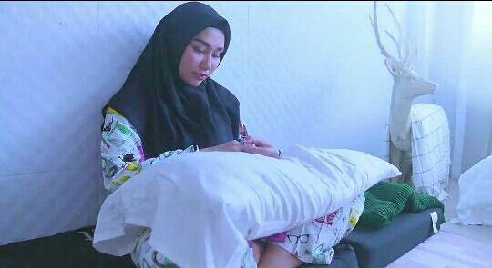 9 Potret Septia Siregar di Video Klip Terhukum Rindu, Bikin Sedih!
