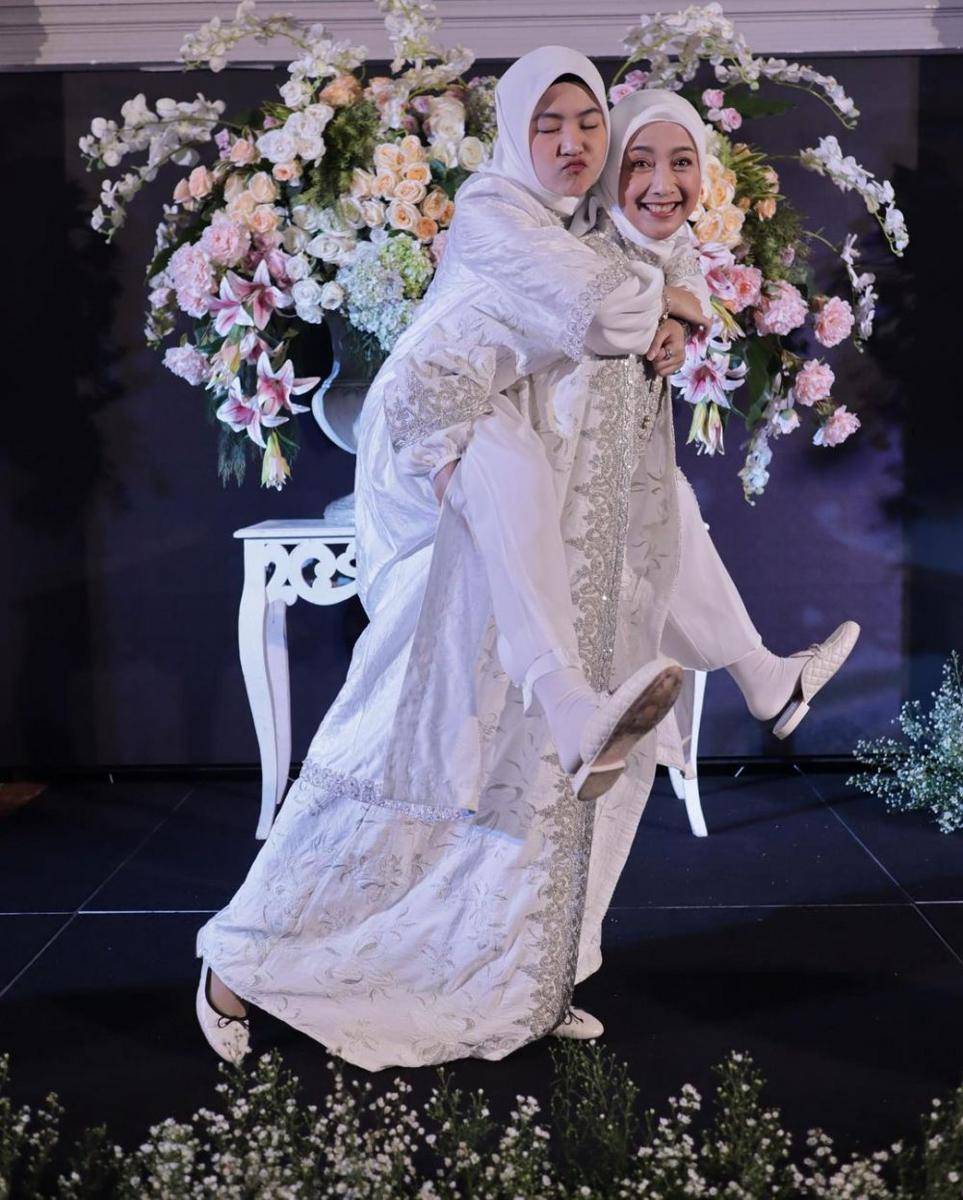 Desy Ratnasari dan Nasywa (instagram.com/desyratnasariterdepan)
