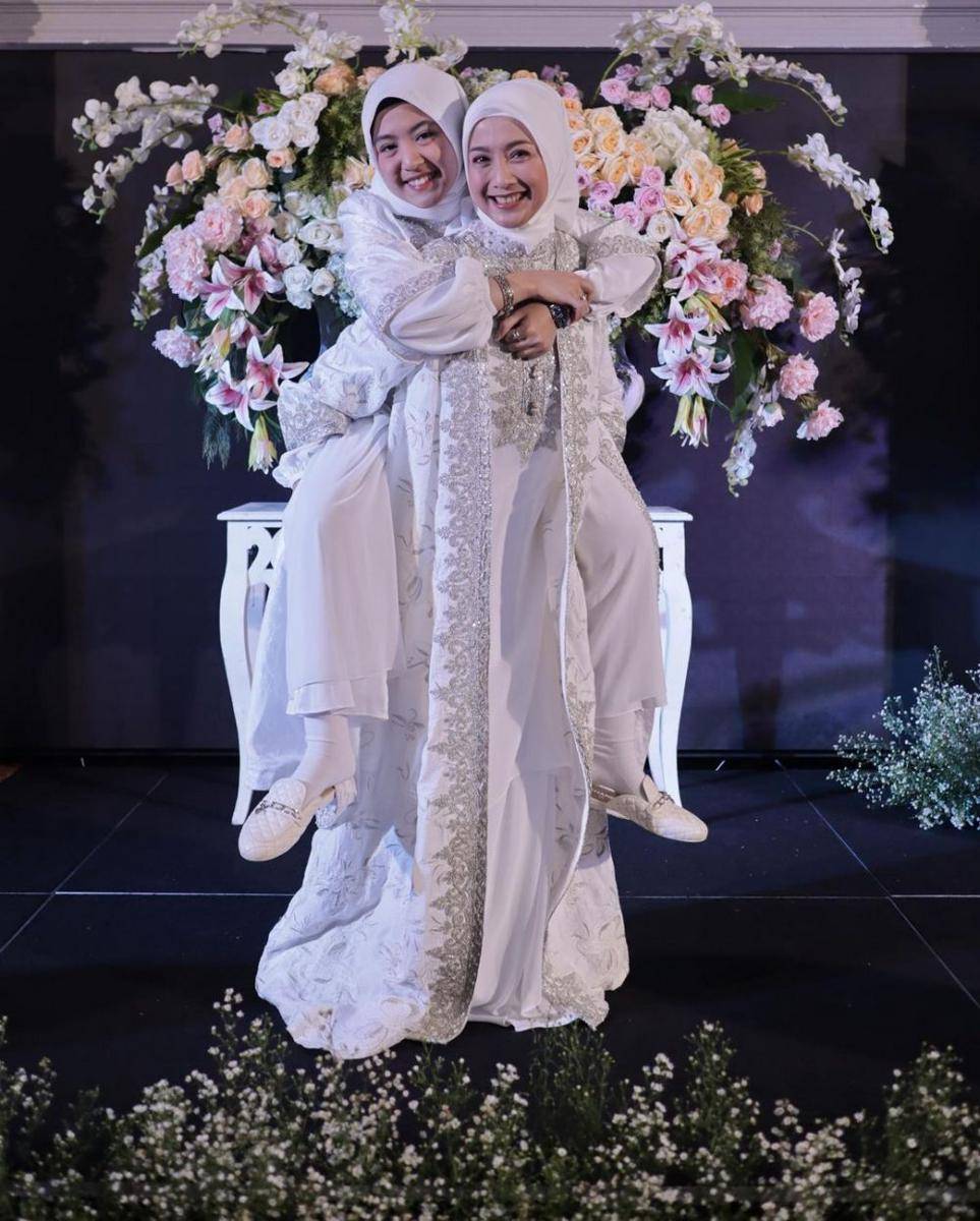 Desy Ratnasari dan Nasywa (instagram.com/desyratnasariterdepan)