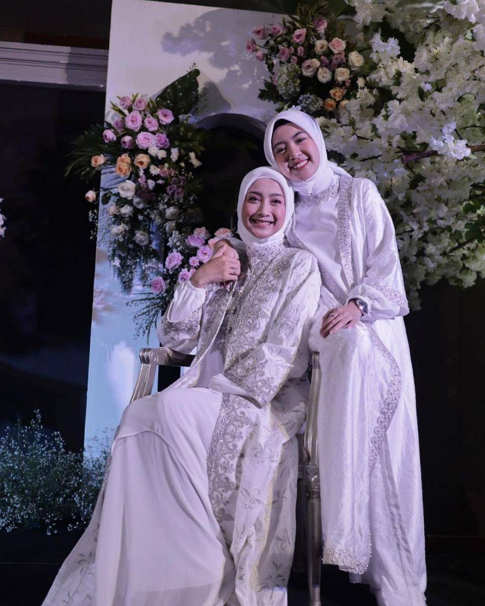 Desy Ratnasari dan Nasywa (instagram.com/desyratnasariterdepan)
