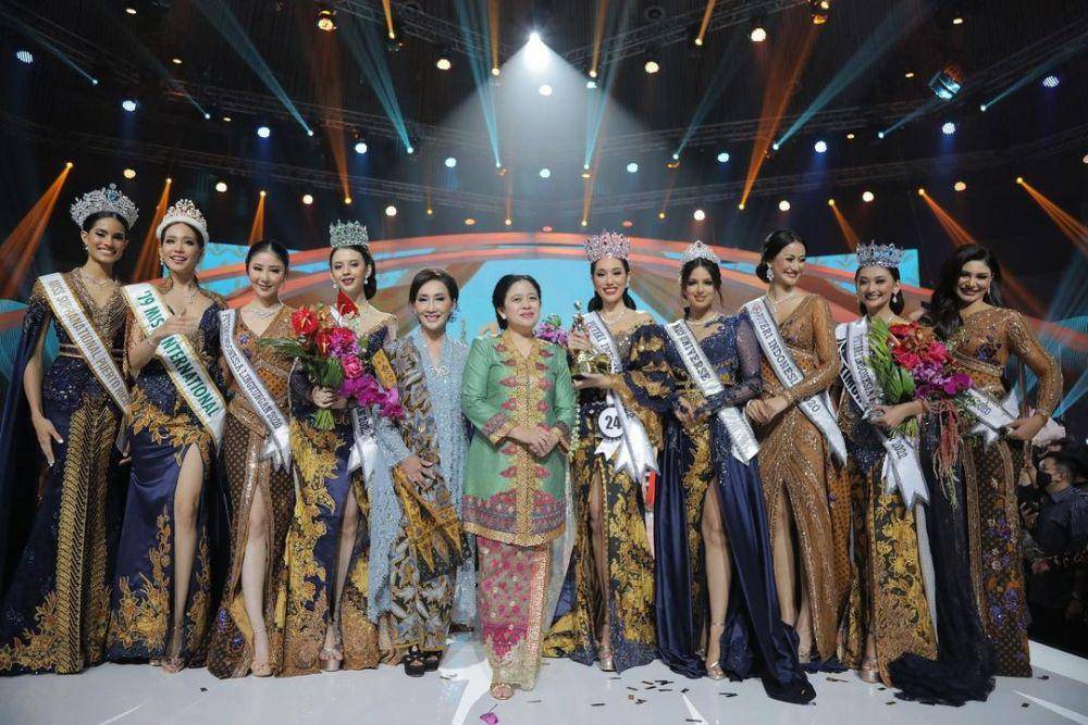 Potret Beauty Queen Dunia dalam Balutan Kebaya di Grand Final Puteri Indonesia 2022 (Instagram.com/officialputeriindonesia)
