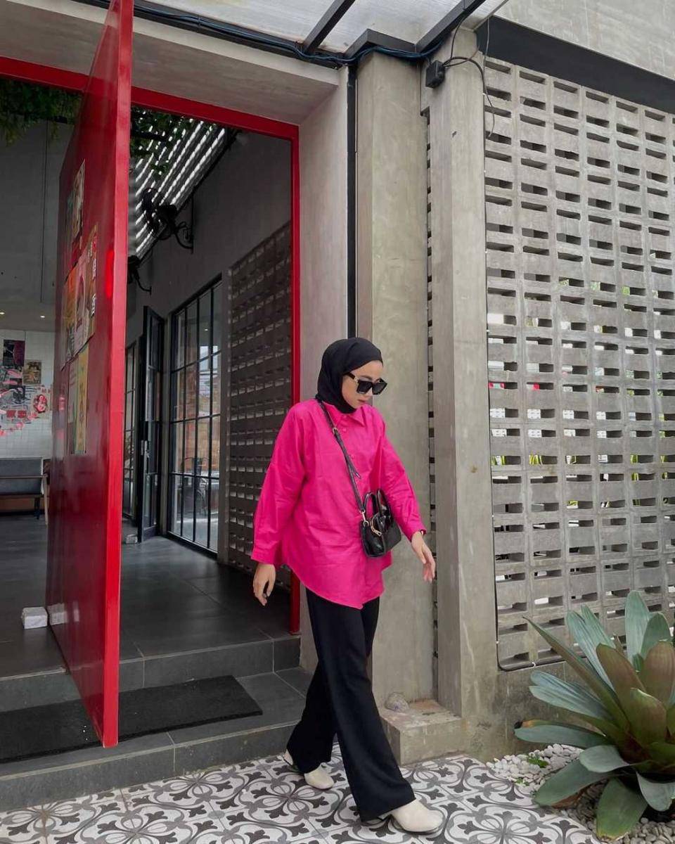 referensi outfit warna fuchsia (instagram.com/delaaayuu)