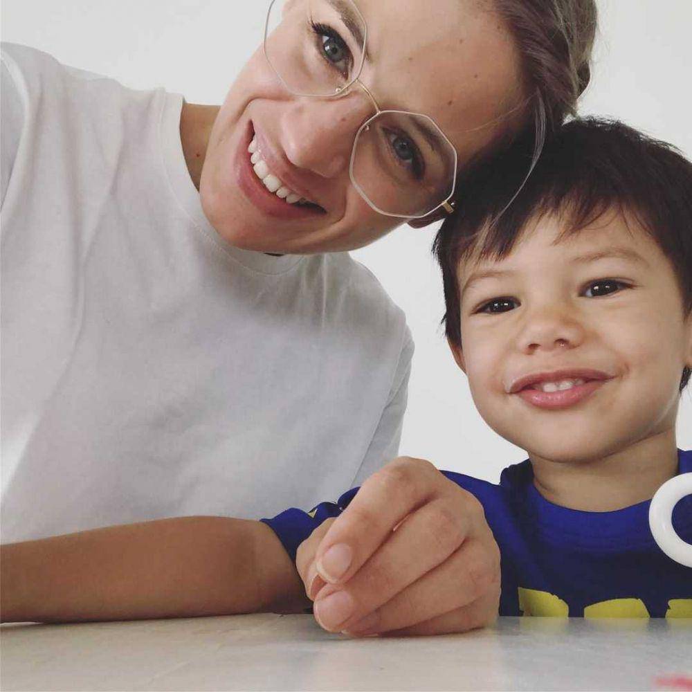 potret Viola dan anak laki-lakinya (instagtam.com/@lolagin)