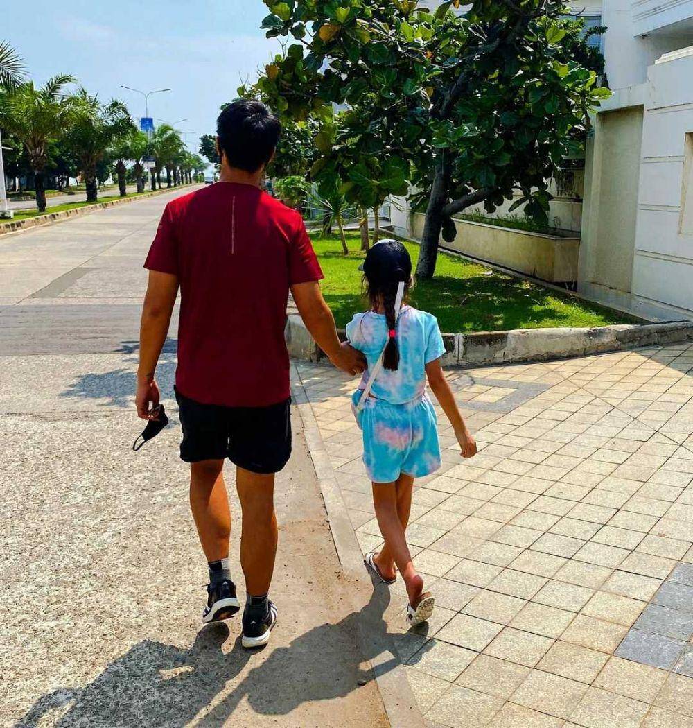 potret Daniel dan anak perempuan (instagram.com/@lolagin)