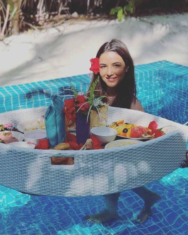 Jasmin Bhasin (instagram.com/jasminbhasin2806)