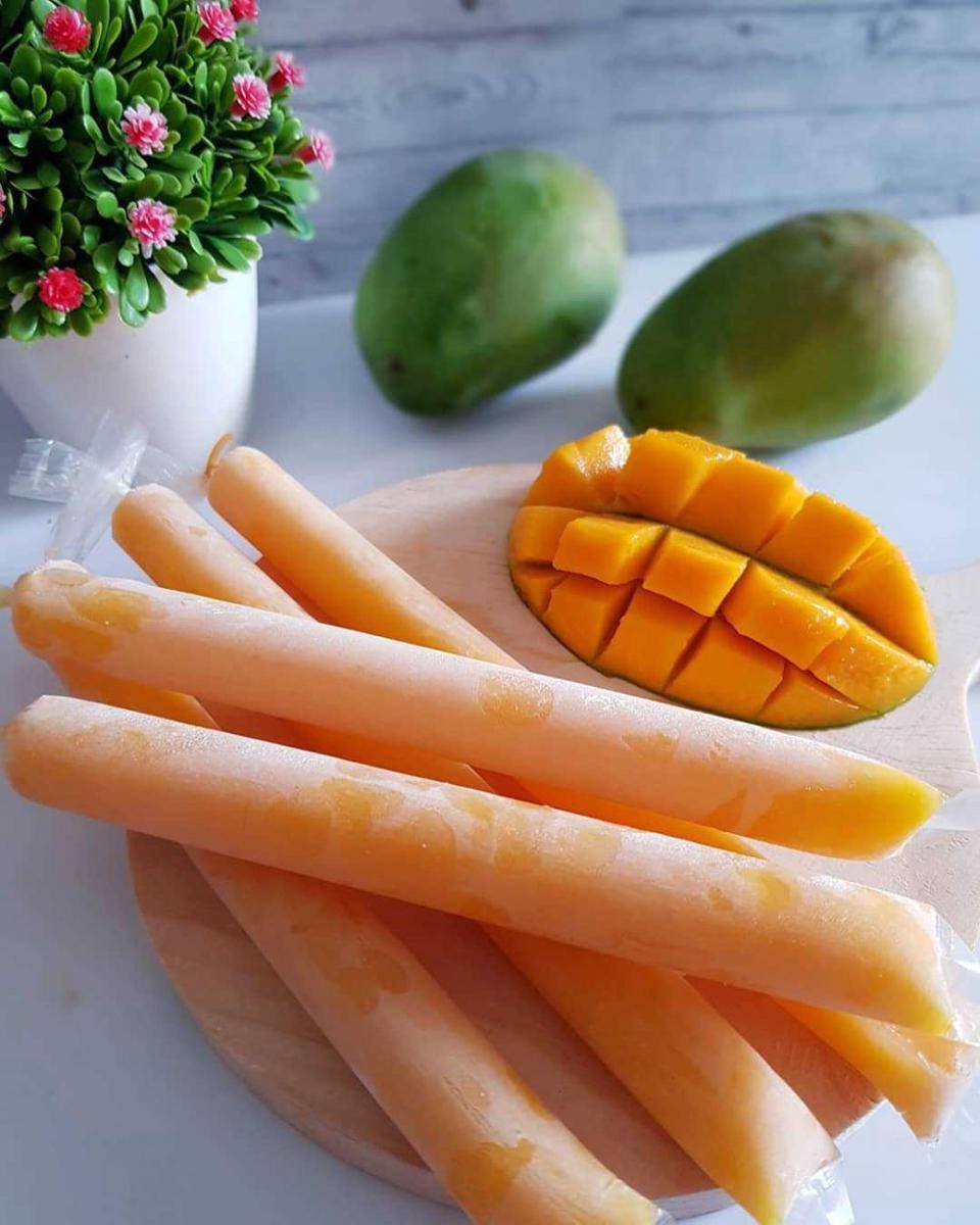 es lilin mangga (instagram.com/danikkitchen)