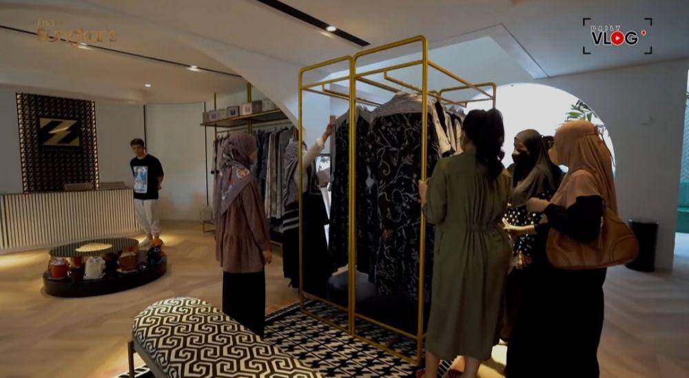 potret butik Zaskia Sungkar (youtube.com/The Sungkars)