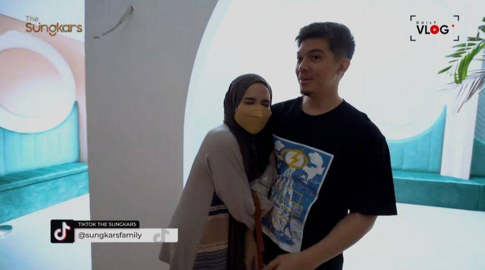 potret butik Zaskia Sungkar (youtube.com/The Sungkars)