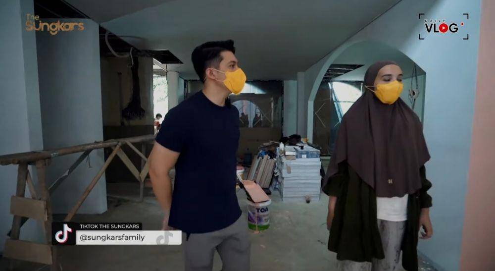 potret butik Zaskia Sungkar (youtube.com/The Sungkars)