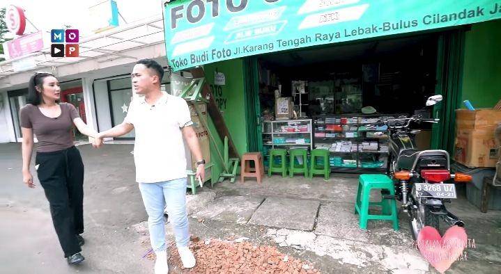 Bella dan Anwar BAB foto buku nikah di fotokopian (youtube.com/MOP Channel)
