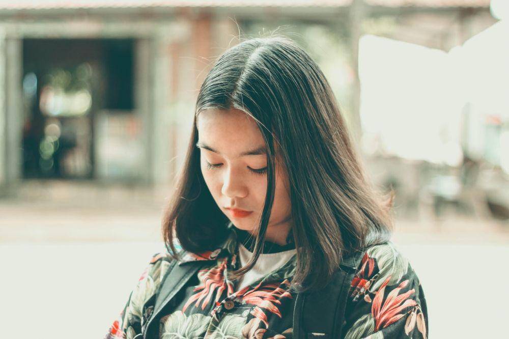 ilustrasi perempuan murung (pexels.com/Thnh Phng)
