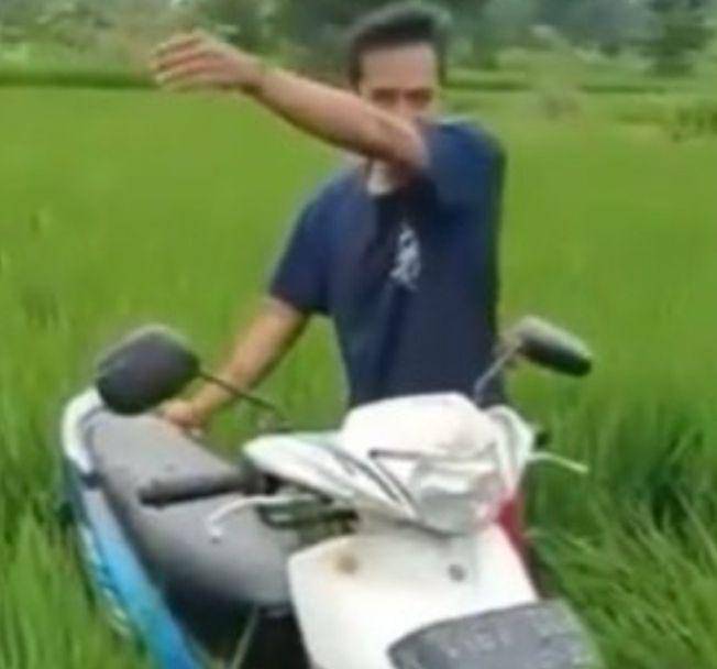 motoran di tempat gak biasa (instagram.com/awreceh)