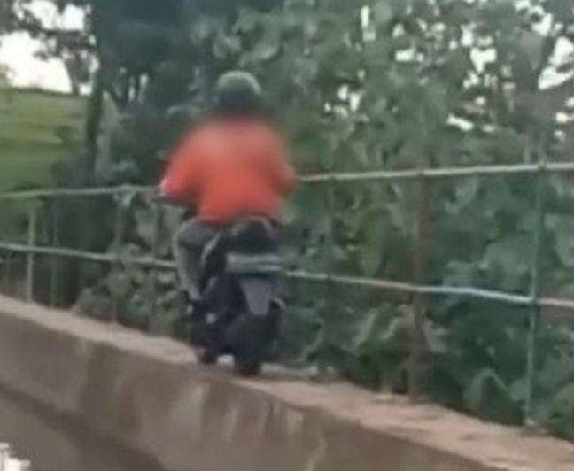motoran di tempat gak biasa (instagram.com/sukijan)