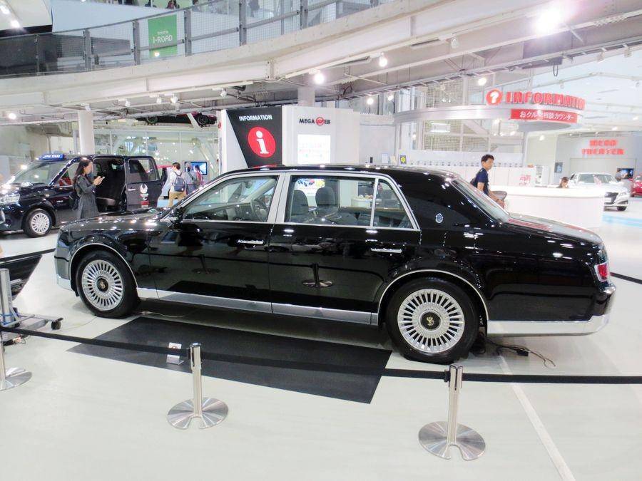 Toyota Century (wikipedia.org)