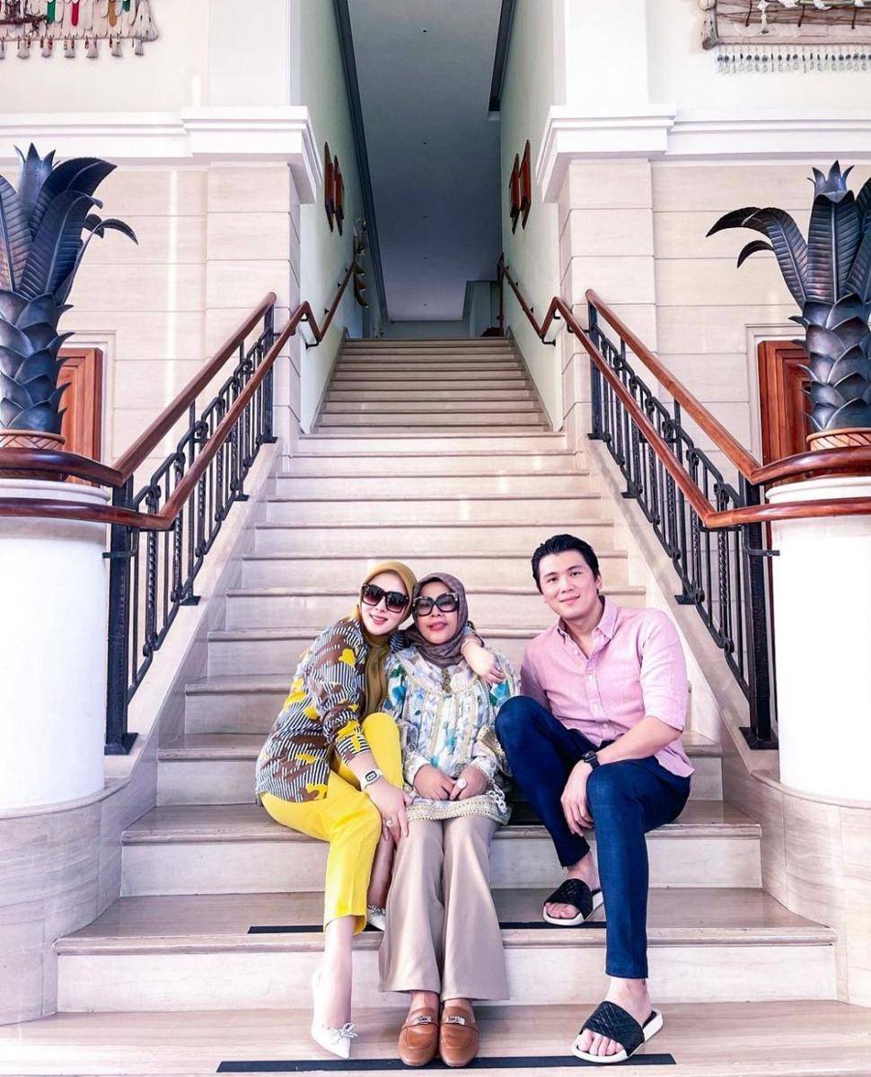momen penyambutan Syahrini (instagram.com/princessyahrini)