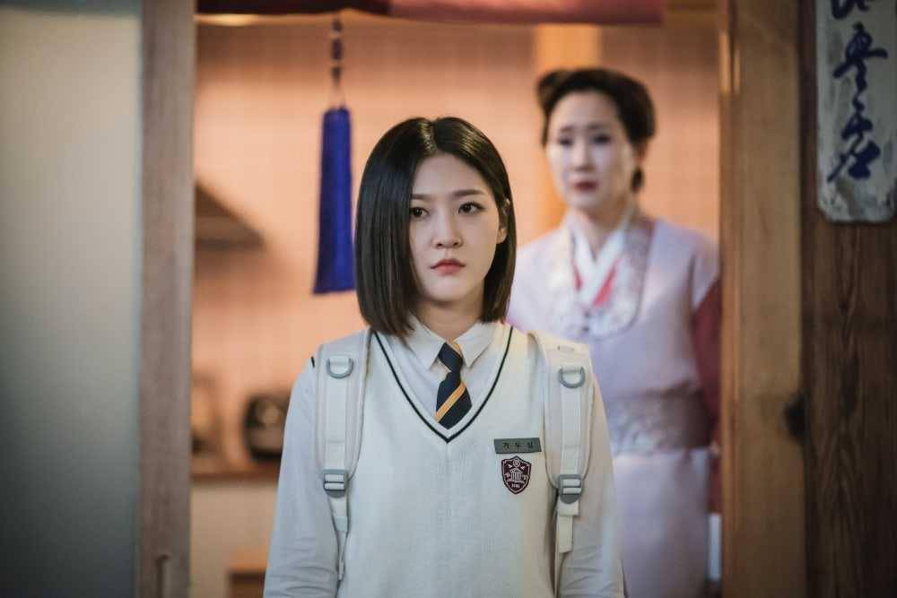 Ga Doo Shim (diperankan oleh Kim Sae Ron) dalam The Great Shaman Ga Doo Shim (dok. KakaoTV/The Great Shaman Ga Doo Shim))