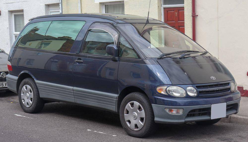 Toyota Estima generasi pertama (wikipedia.org)