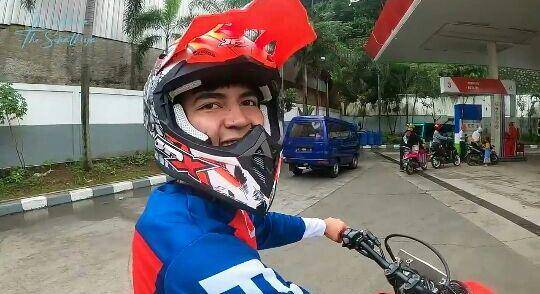 potret Dimas Ahmad jajal olahraga motor trail (youtube.com/The Sinathrya)